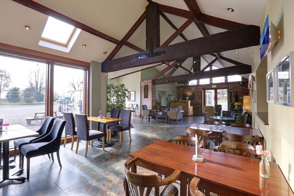 Manor Court Hotel