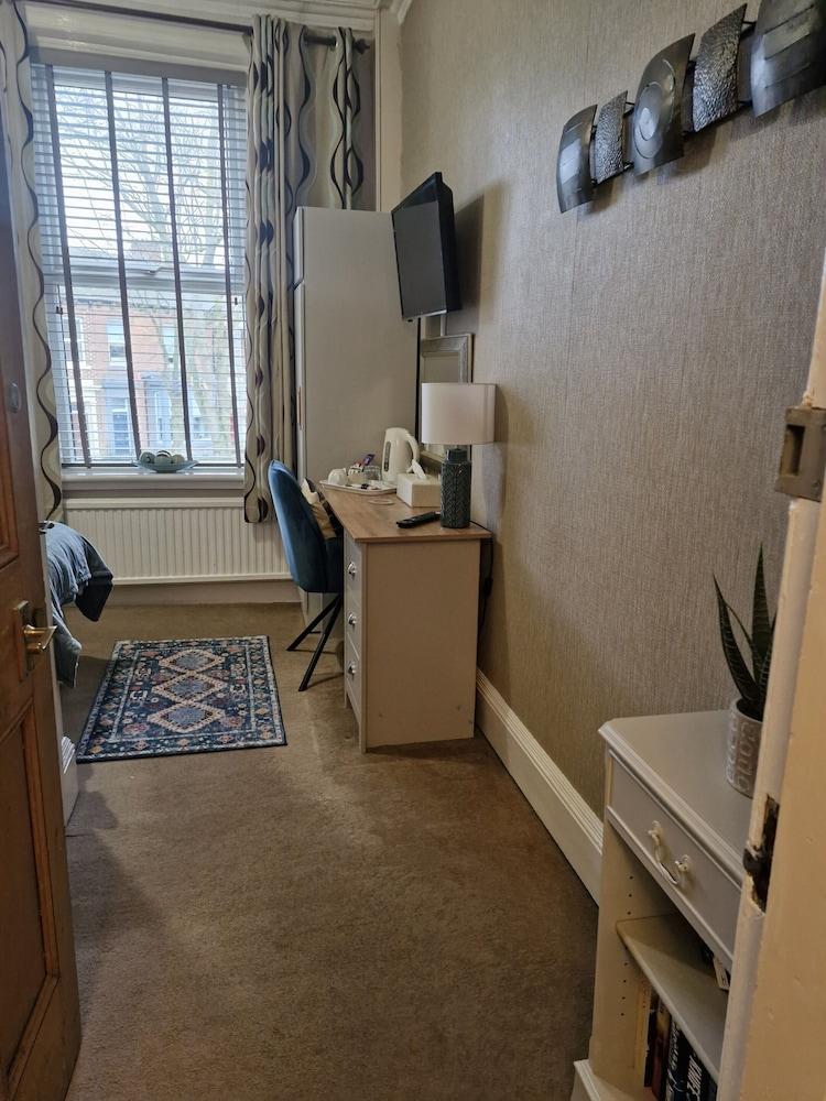Warwick Lodge Guest House