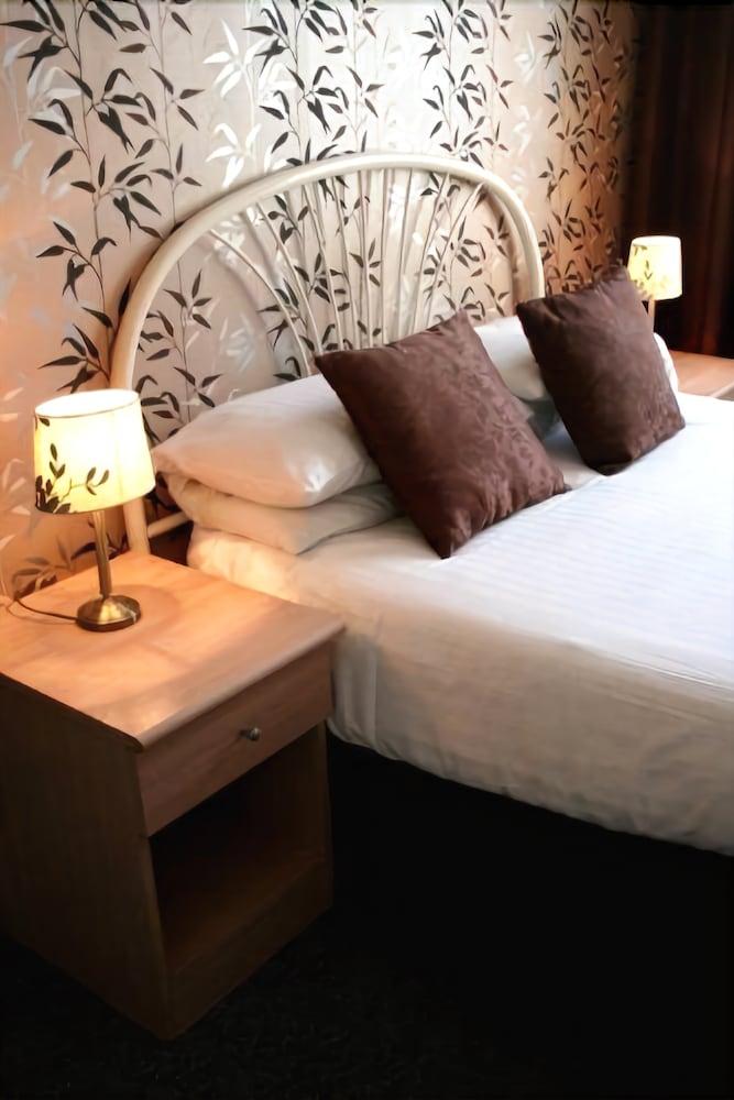 Alexander's Hotel