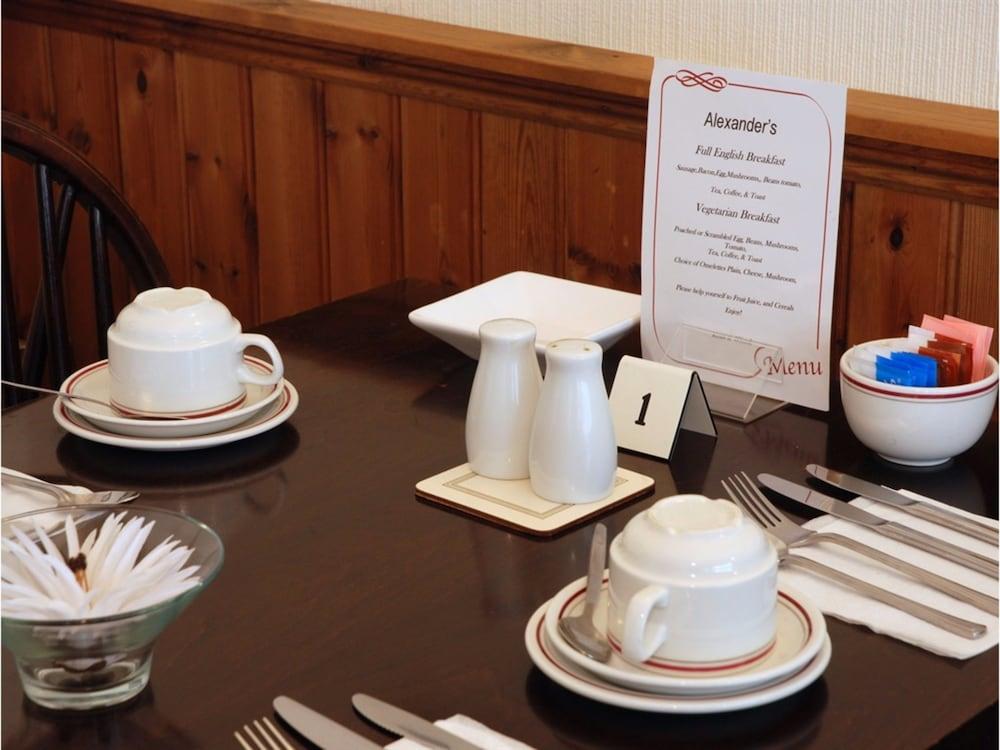 Alexander's Hotel