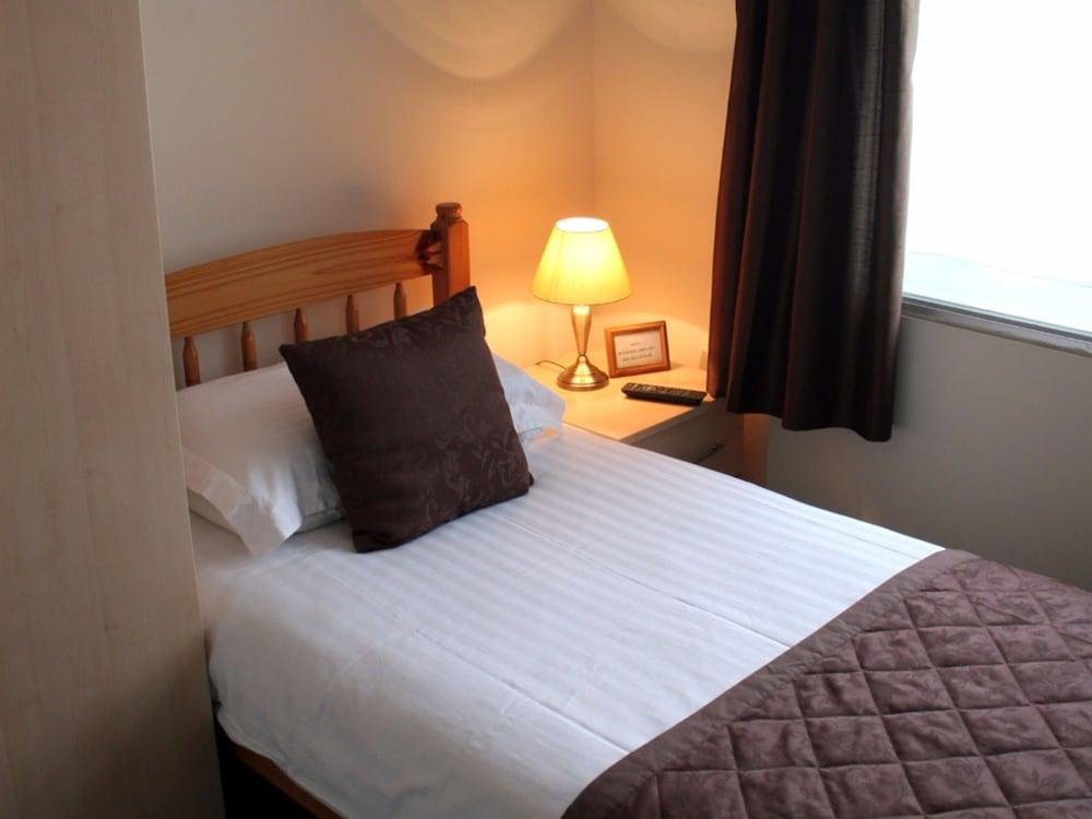Alexander's Hotel