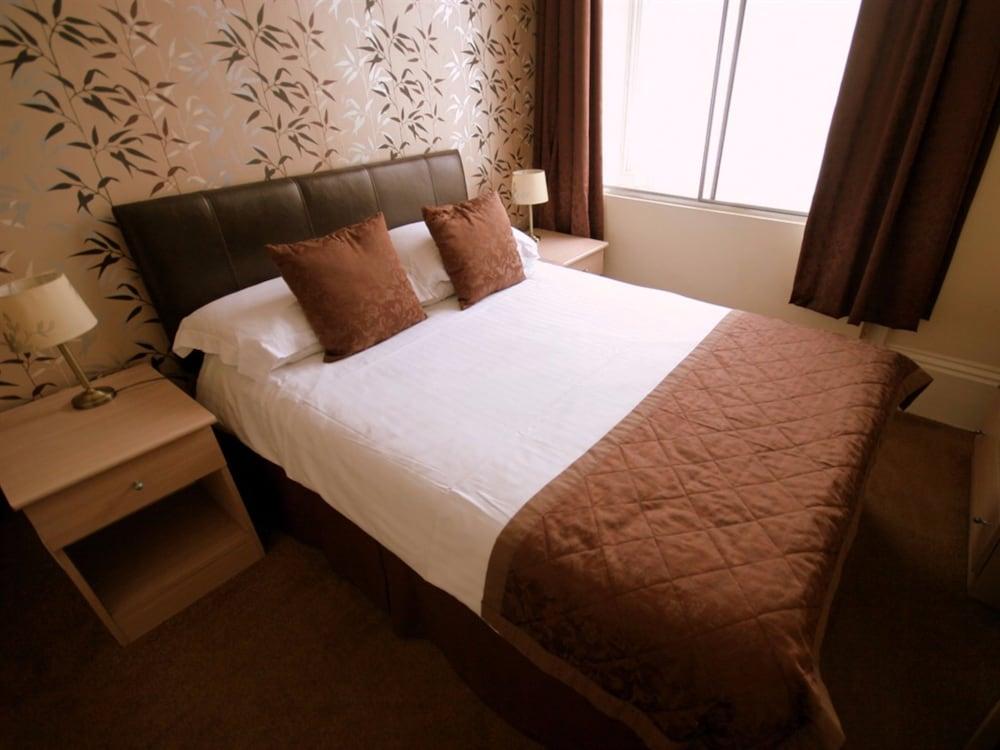 Alexander's Hotel