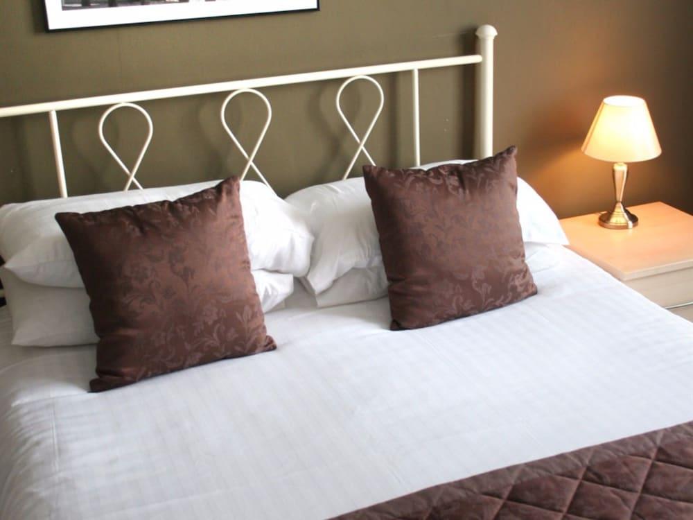 Alexander's Hotel