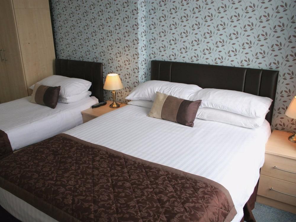 Alexander's Hotel