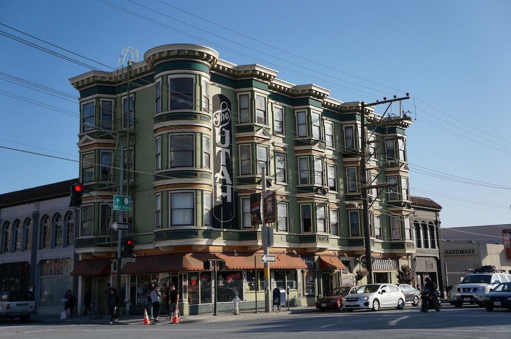 The Hotel Utah Saloon