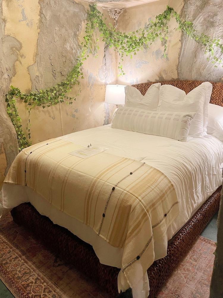 5th East Hall Bed & Breakfast