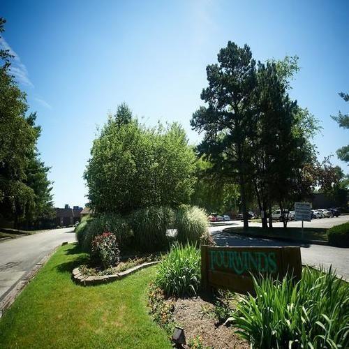 Fourwinds Lakeside Inn & Marina