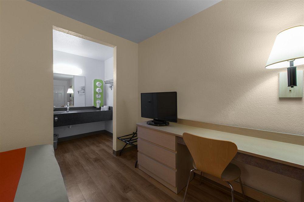 Motel 6 New Haven Branford
