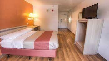 Motel 6 New Haven Branford