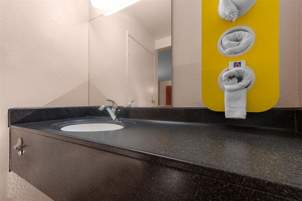 Motel 6 New Haven Branford