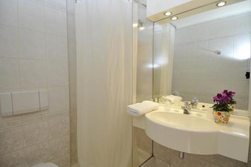 Contact Hotel Foch
