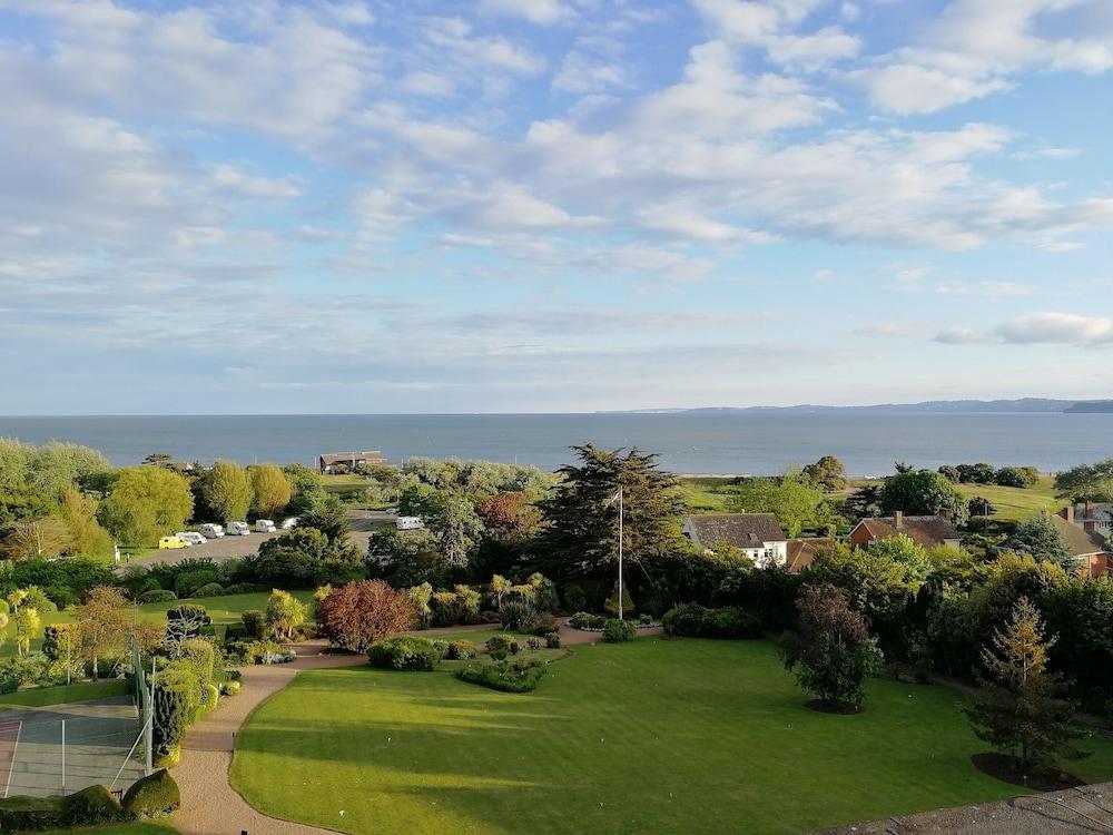The Devoncourt Resort & Apartments