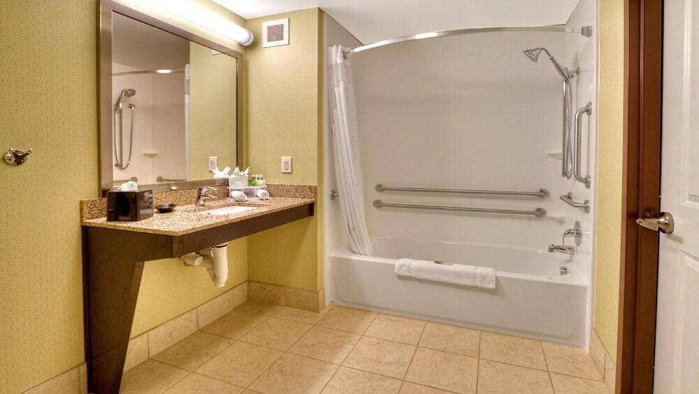 Holiday Inn Express & Suites Pittsburgh SW - Southpointe