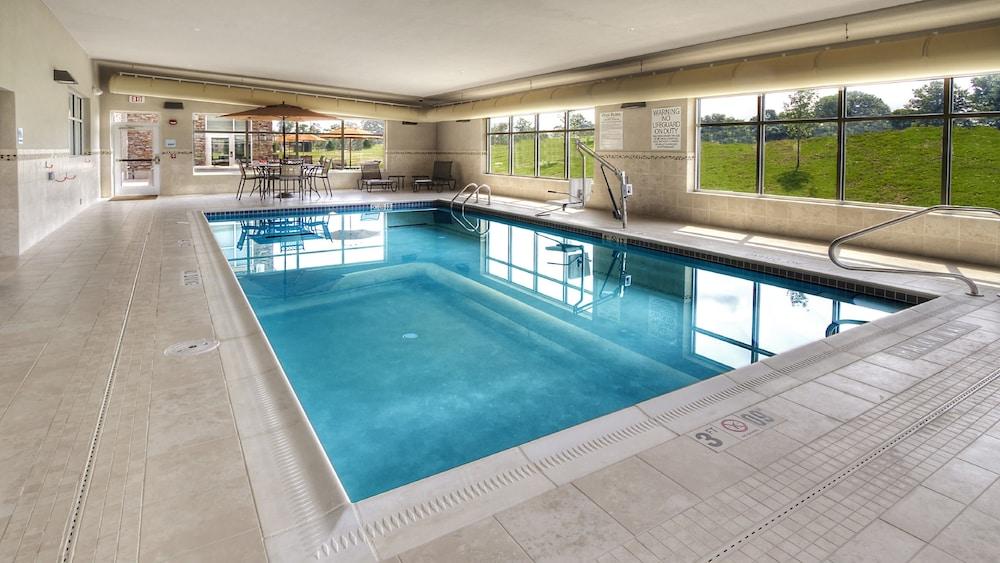 Holiday Inn Express & Suites Pittsburgh SW - Southpointe