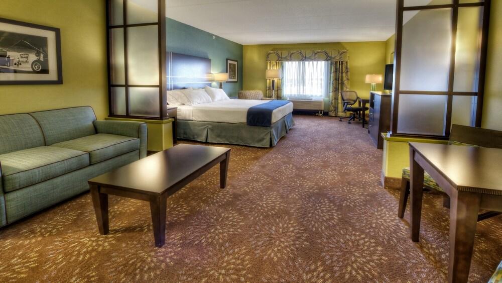Holiday Inn Express & Suites Pittsburgh SW - Southpointe