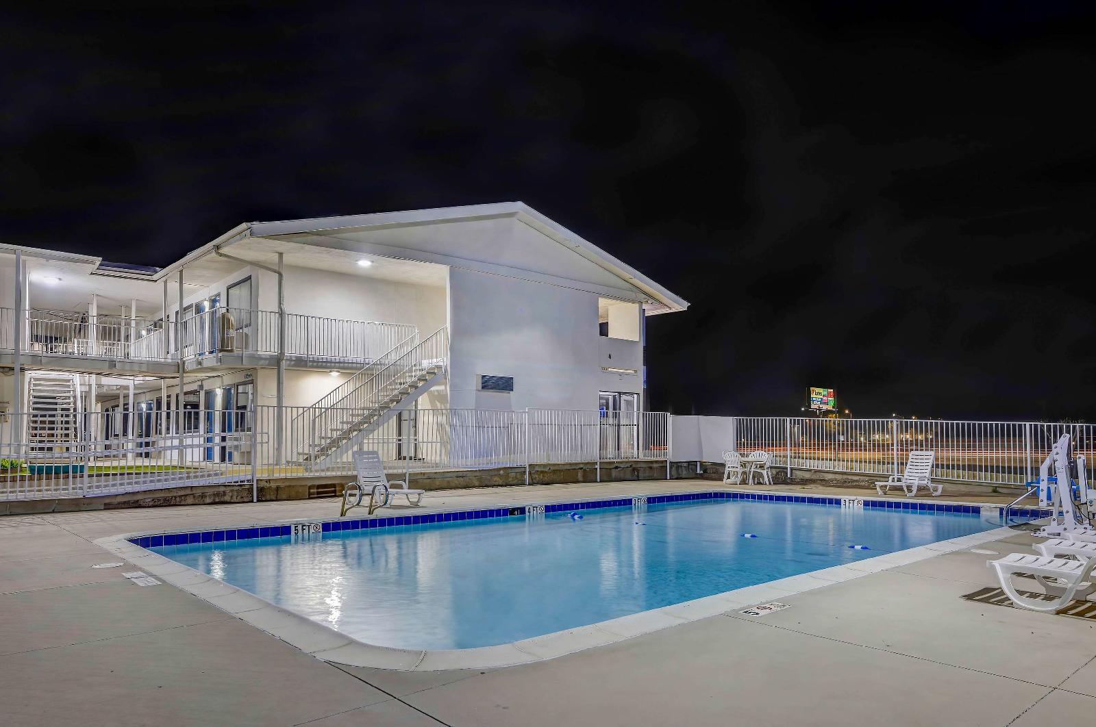 Motel 6 Denton