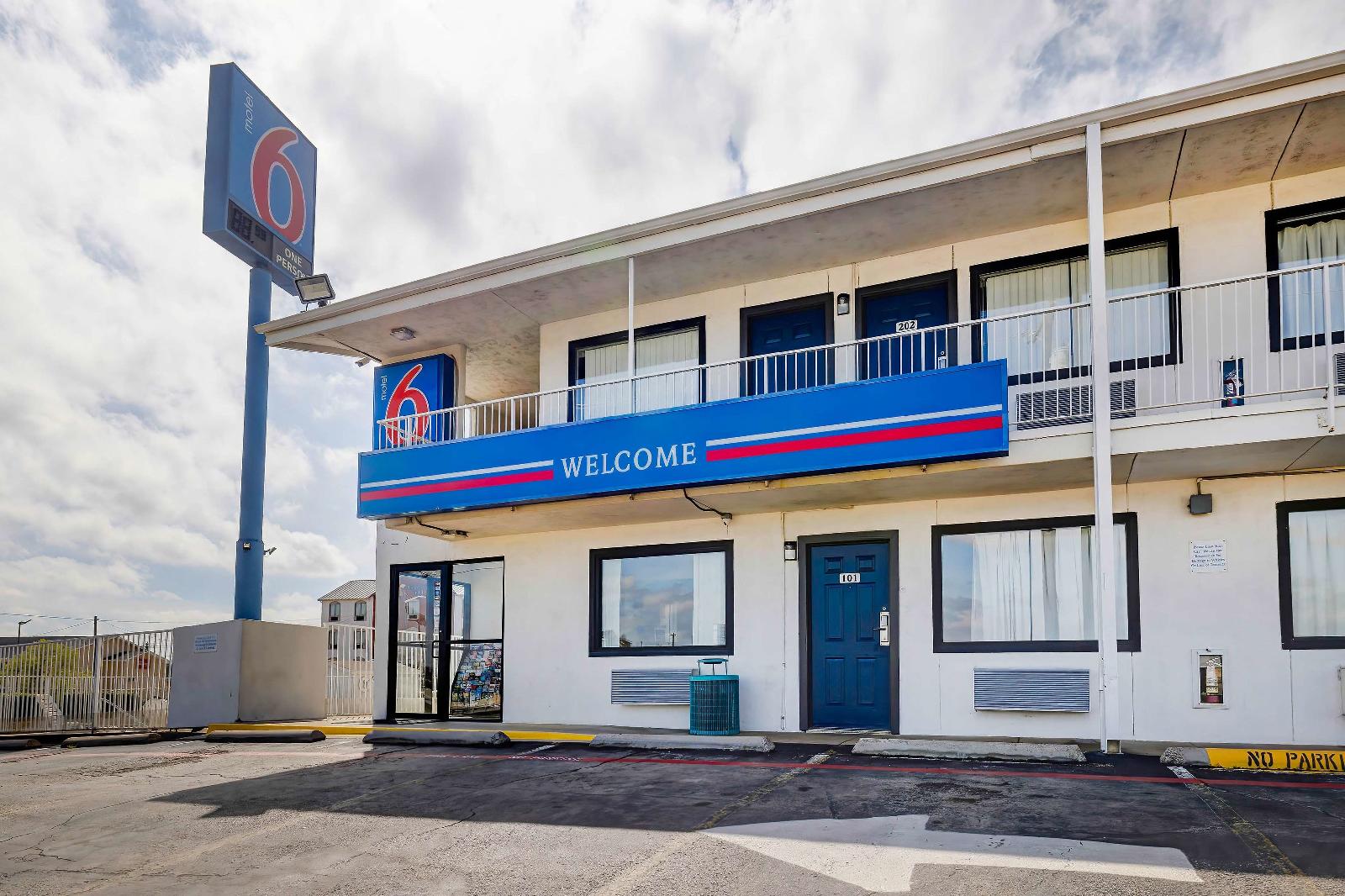 Motel 6 Denton