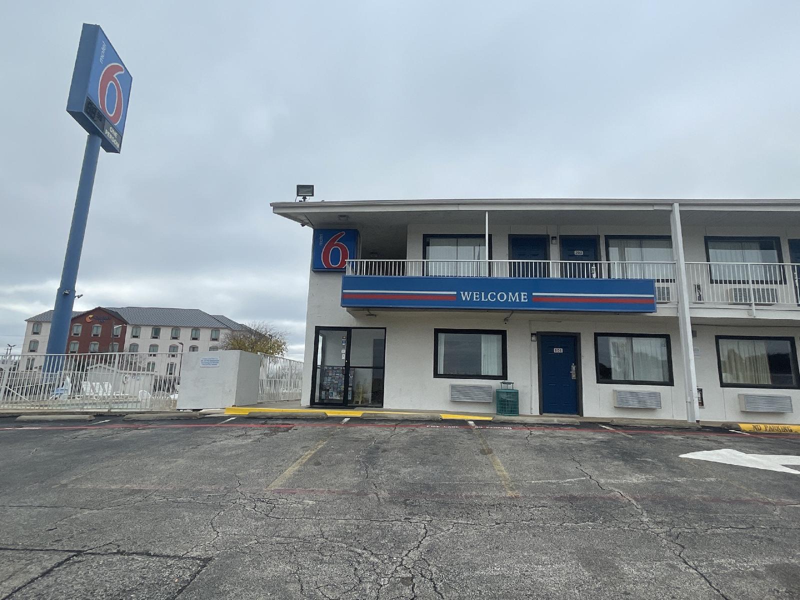 Motel 6 Denton