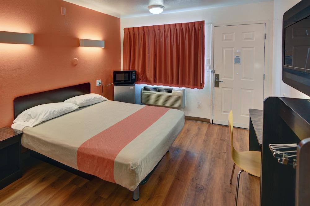 Motel 6 Denton