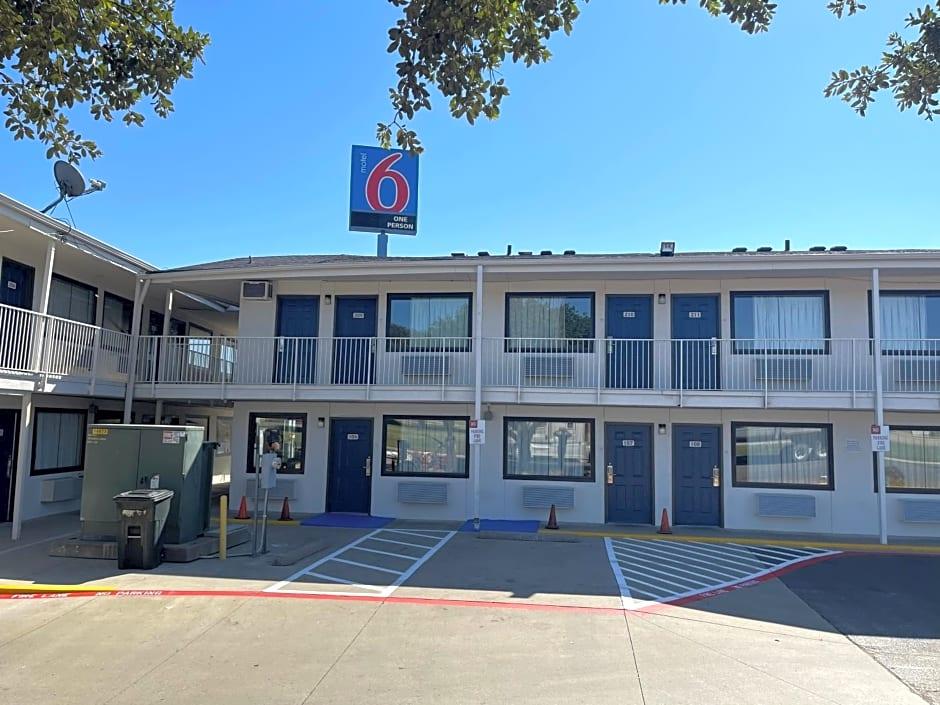 Motel 6 Denton