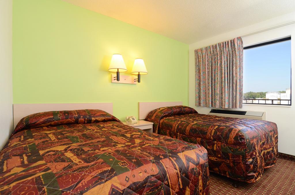 Super 7 Motel