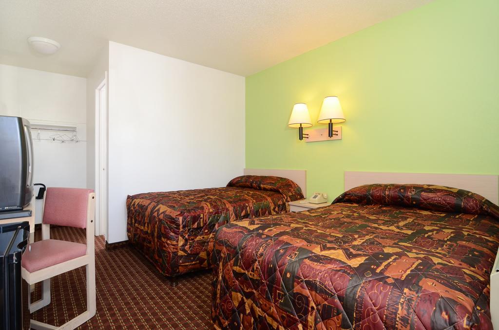 Super 7 Motel