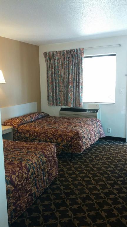 Super 7 Motel