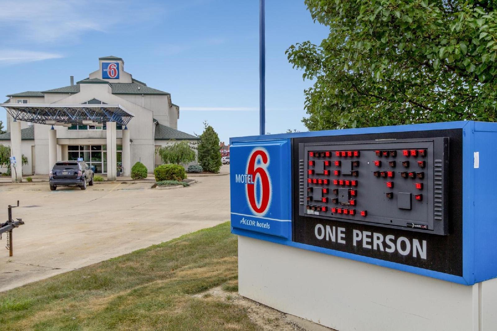 Motel 6 Cleveland - Medina
