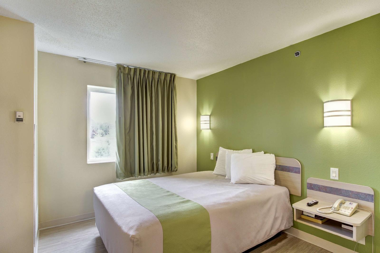 Motel 6 Cleveland - Medina