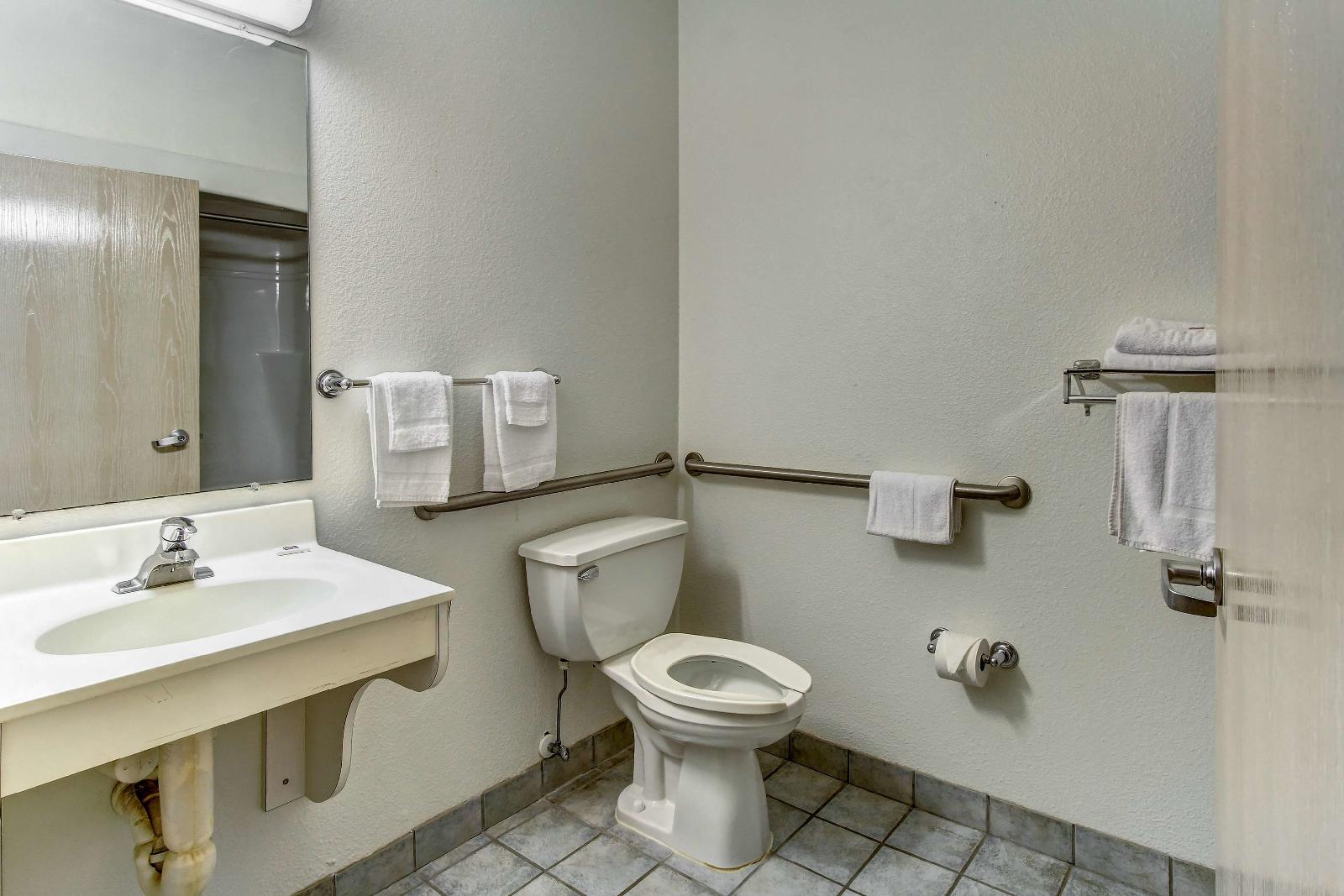 Motel 6 Cleveland - Medina