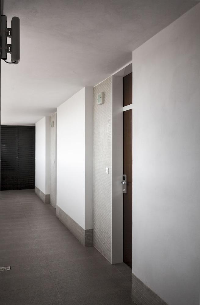 1495 Apart