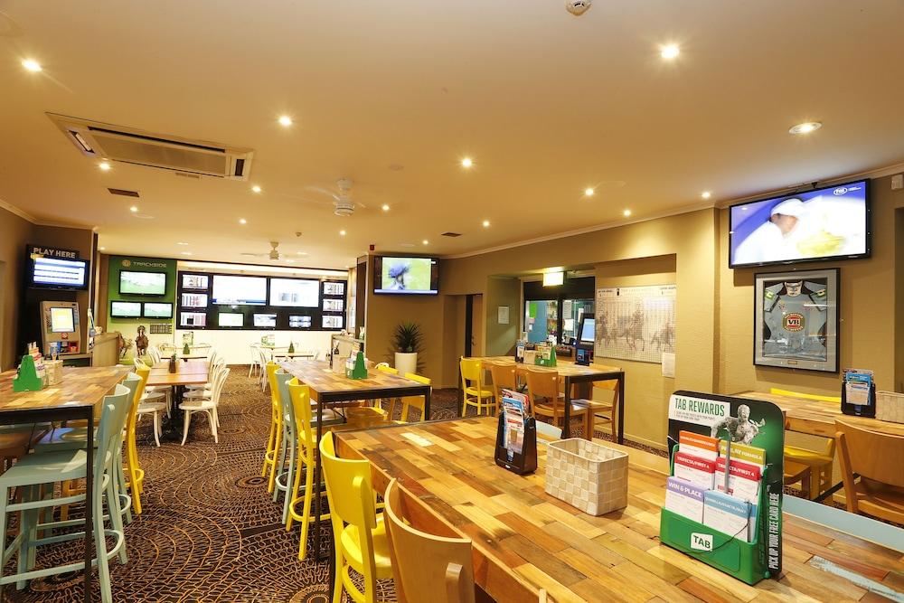 The Lakes Hotel