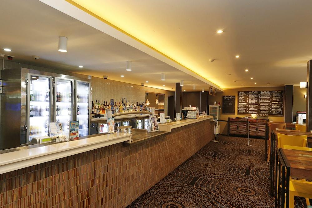 The Lakes Hotel
