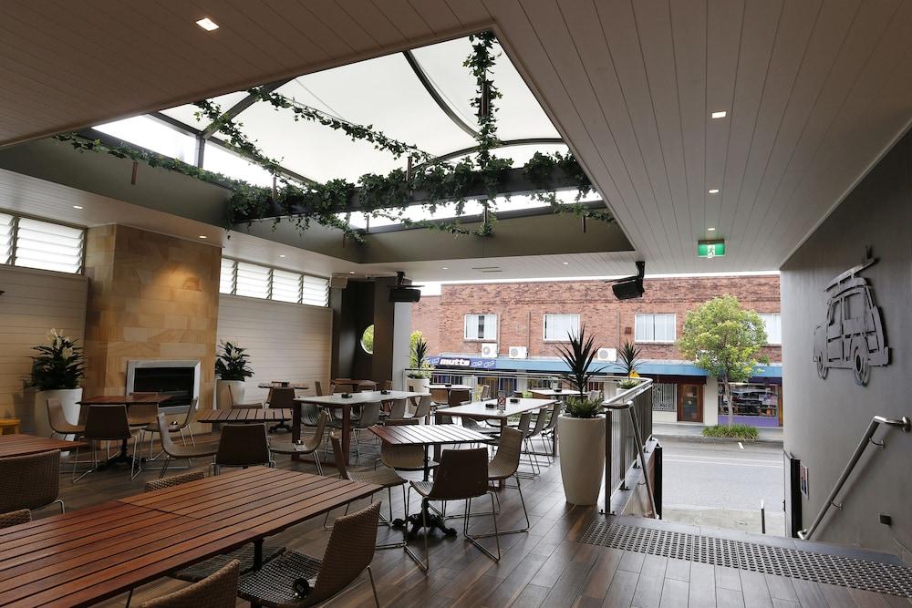 The Lakes Hotel