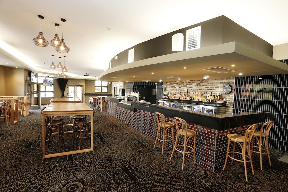 The Lakes Hotel