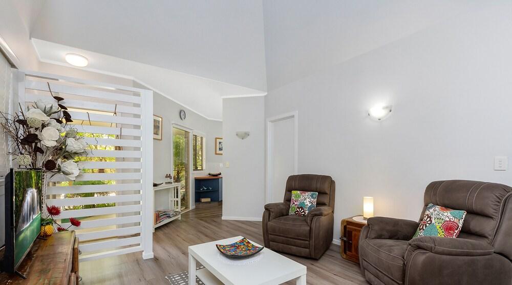 Hastings Cove Waterfront Holiday Apartments