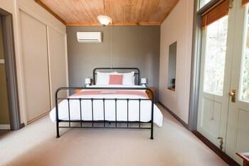 Clonmara Country House & Cottages