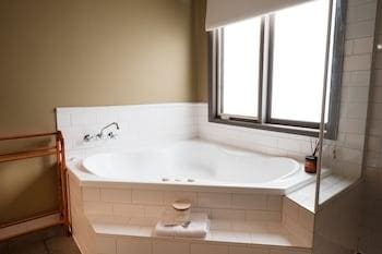 Clonmara Country House & Cottages