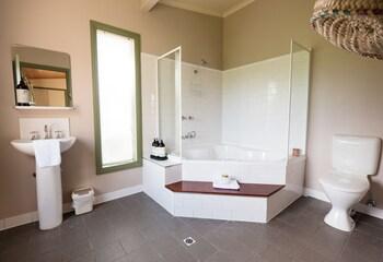 Clonmara Country House & Cottages