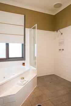 Clonmara Country House & Cottages