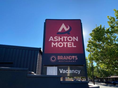 Ashton Townhouse Motel & Suites