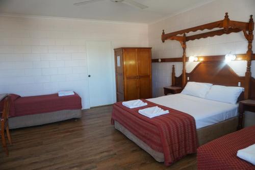 Yongala Lodge by The Strand