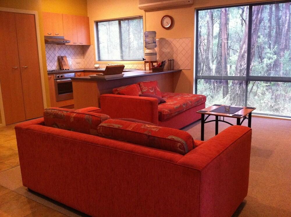 Idyllic Retreat For 4 People In Beautifu