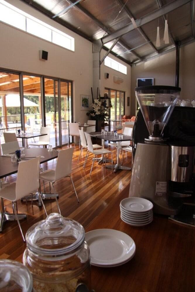 Idyllic Retreat For 4 People In Beautifu