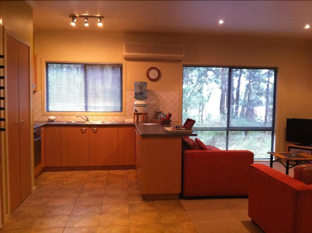 Idyllic Retreat For 4 People In Beautifu