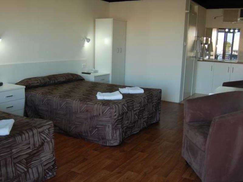 Slipway Hotel Motel