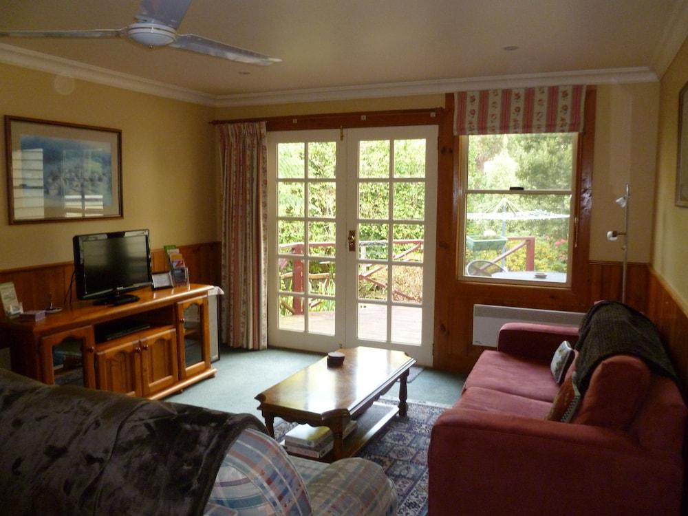 Donalea Bed and Breakfast & Riverview Apartment