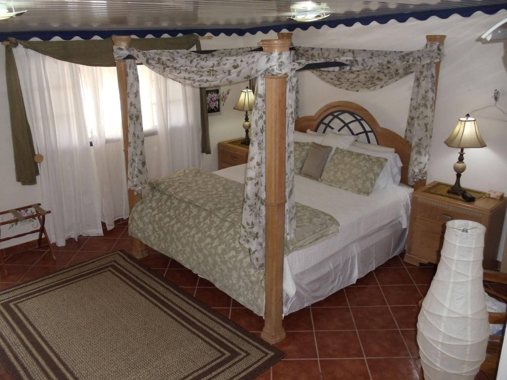 Club Arias Bed & Breakfast