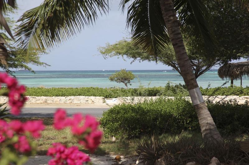 Beach House Aruba Apartments