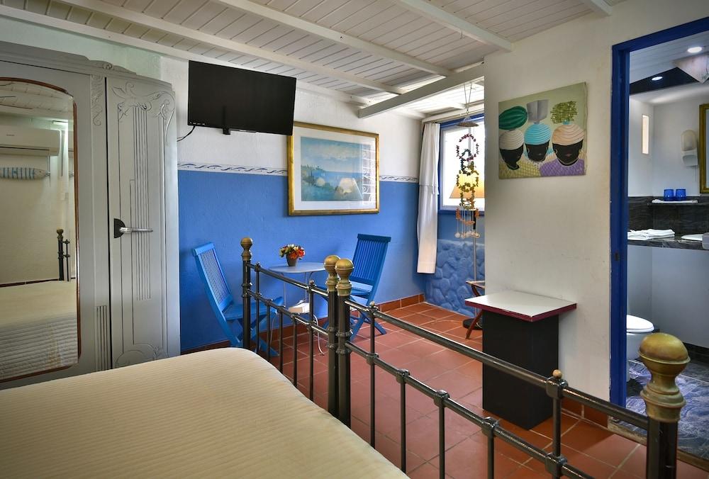 Beach House Aruba Apartments